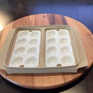 Tupperware VINTAGE EGG CARRIER Deviled Egg Holder 16 eggs - Complete EUC